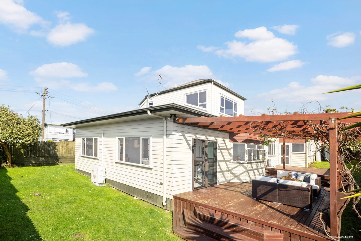53A Lynwood Road, New Lynn, Auckland - Carousel 1