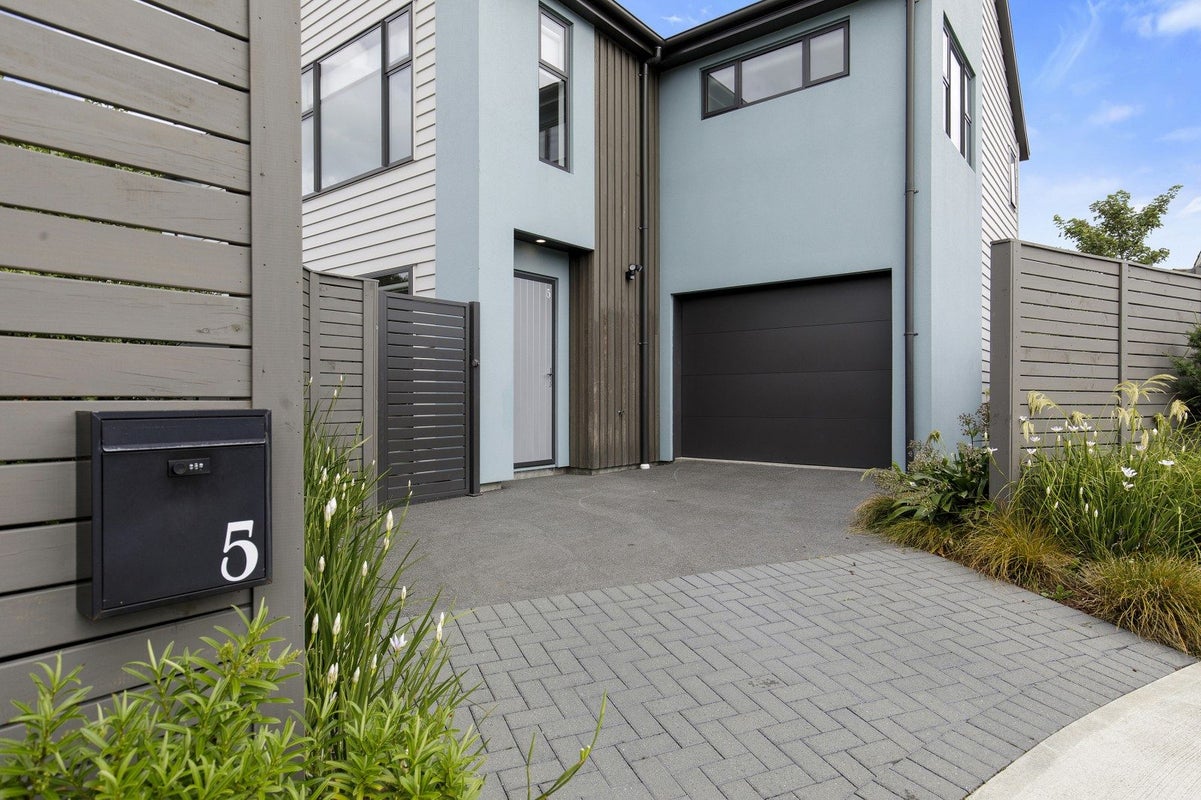5 Te Whiti Grove, Waterloo , Lower Hutt - Carousel 24