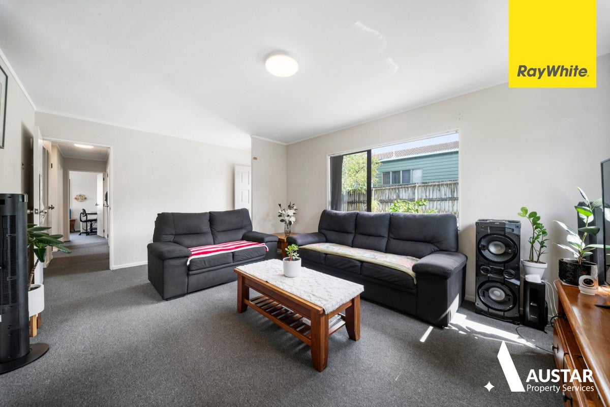 28 Faram Place, Massey, Auckland - Carousel 2