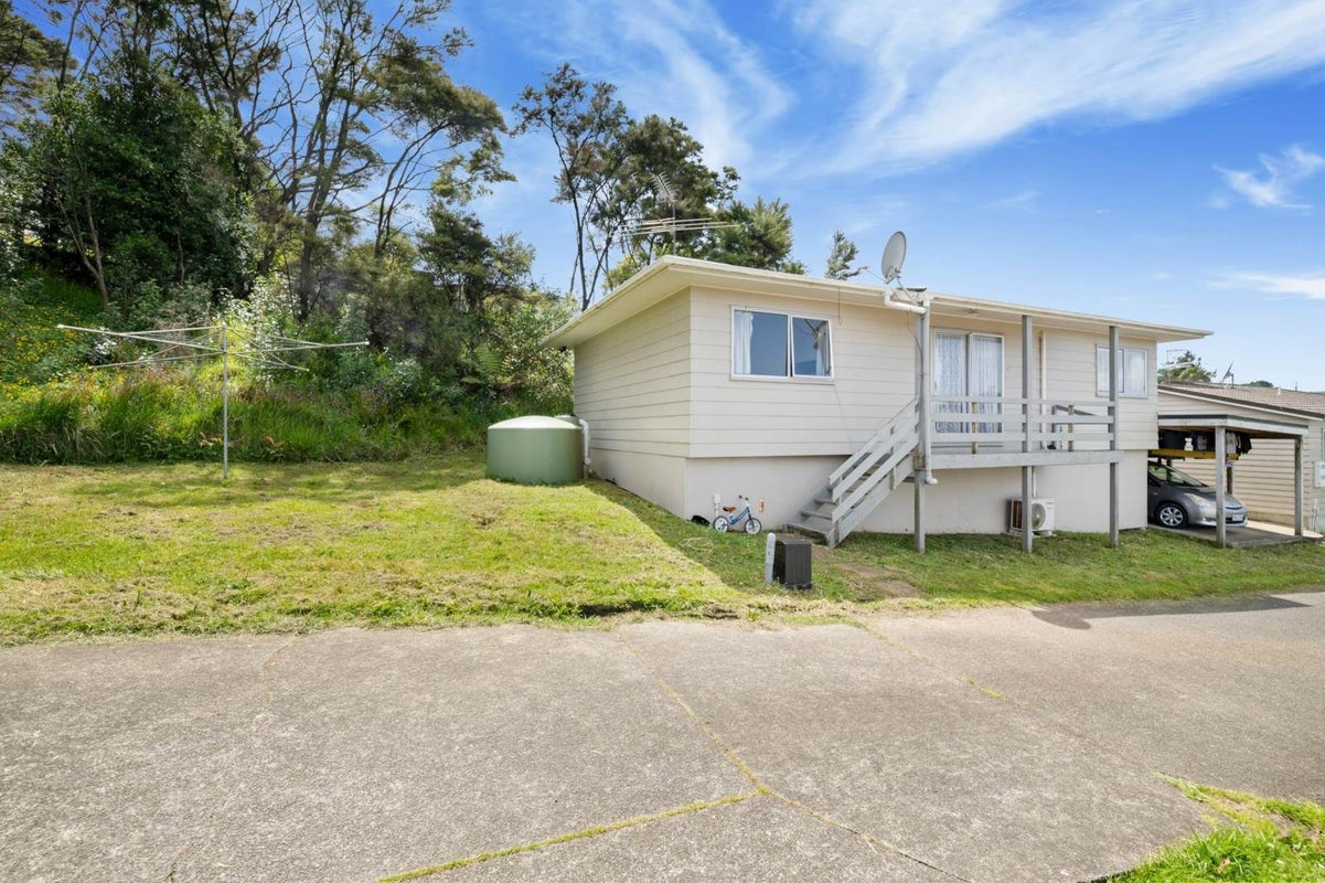 33 Lambrown Drive, Totara Vale, Auckland - Carousel 2