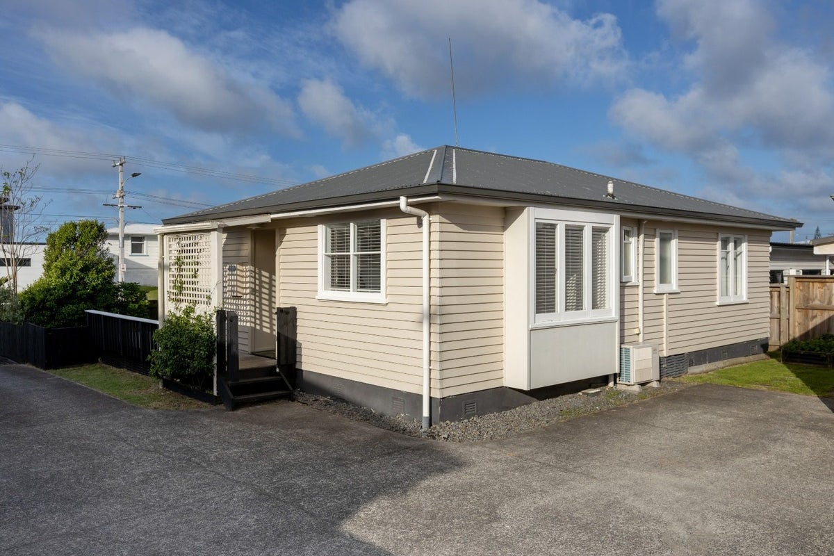 1018A Papamoa Beach Road, Papamoa Beach, Papamoa - Carousel 2