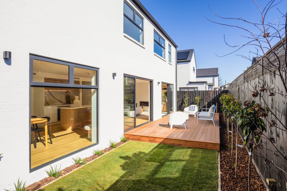 2/17 Hewitts Road, Merivale, Christchurch - Carousel 17