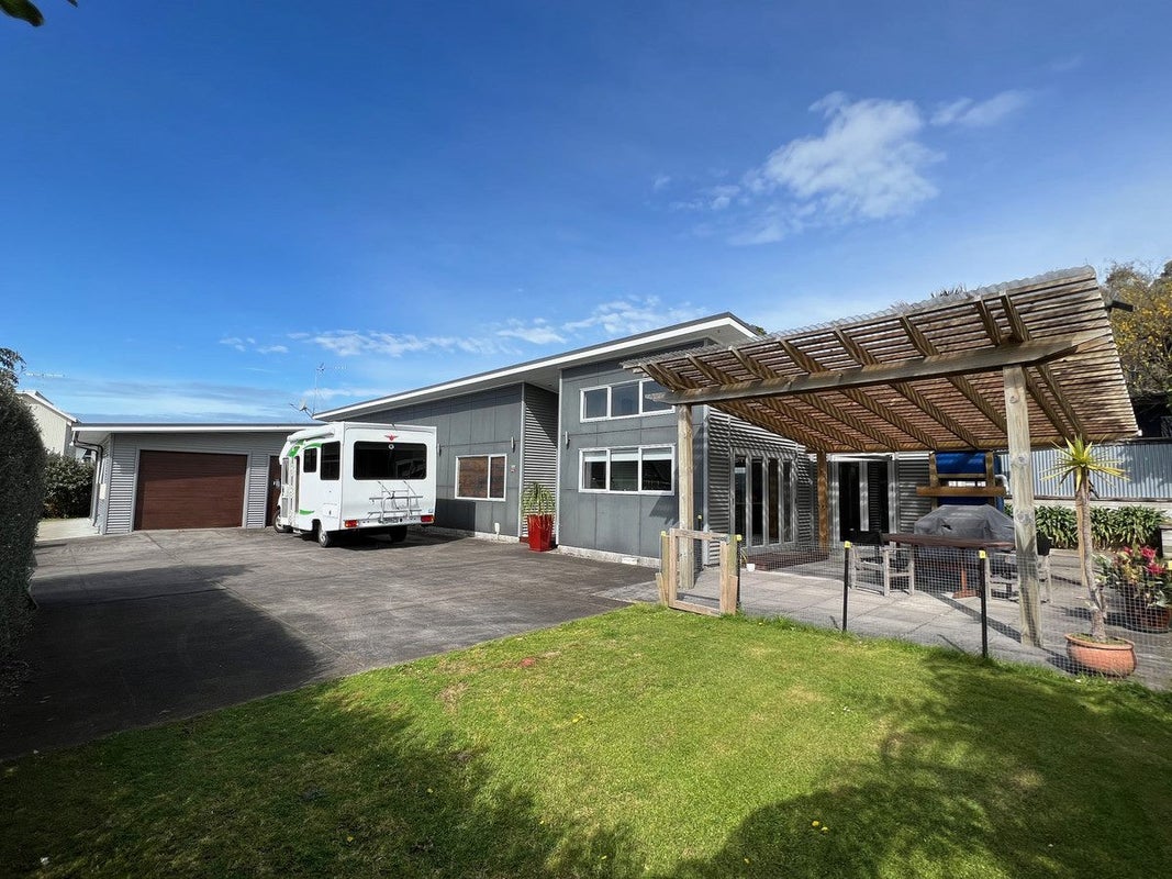 11A Wesley Avenue, Frankleigh Park, New Plymouth - Carousel 1