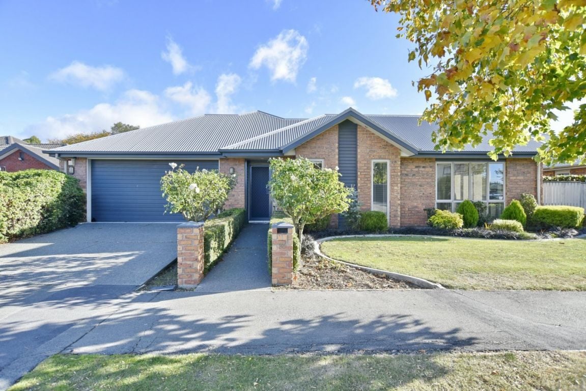 20 Baltimore Green, Shirley, Christchurch - Carousel 1