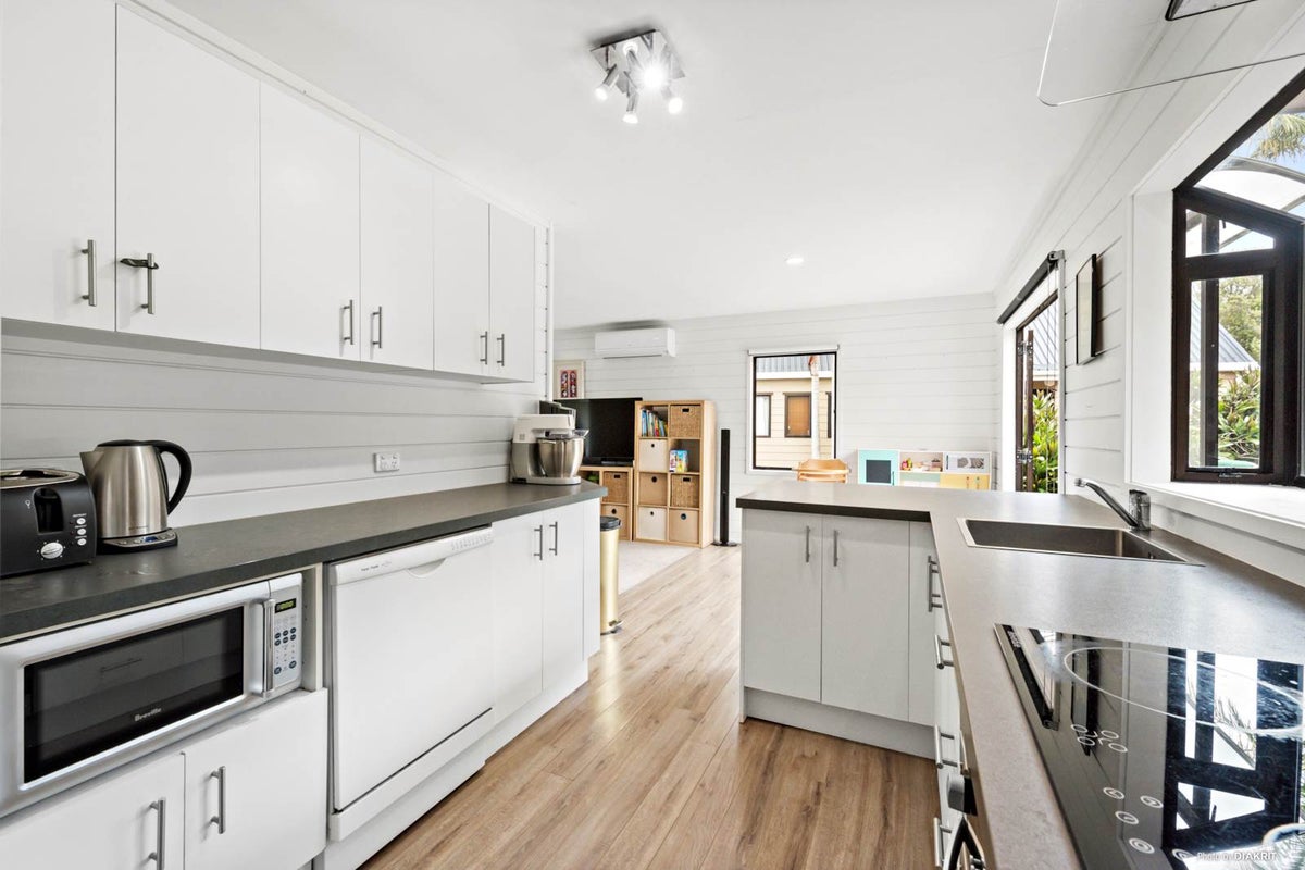 2B Beverley Road, Stanmore Bay, Whangaparaoa - Carousel 2