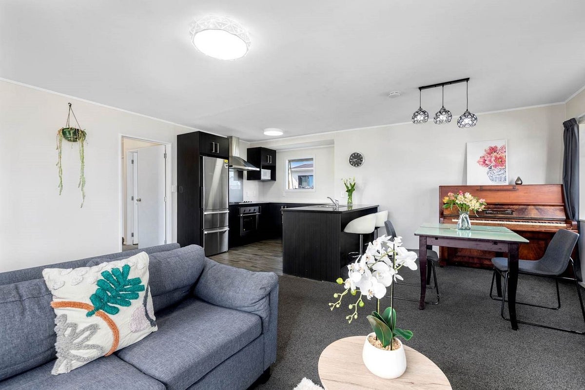 1/24 Caribbean Drive, Unsworth Heights, Auckland - Carousel 2