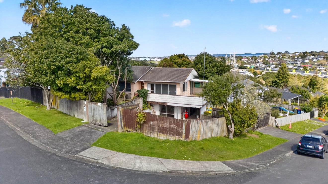 24 Redwood Drive, Massey, Auckland - Carousel 1