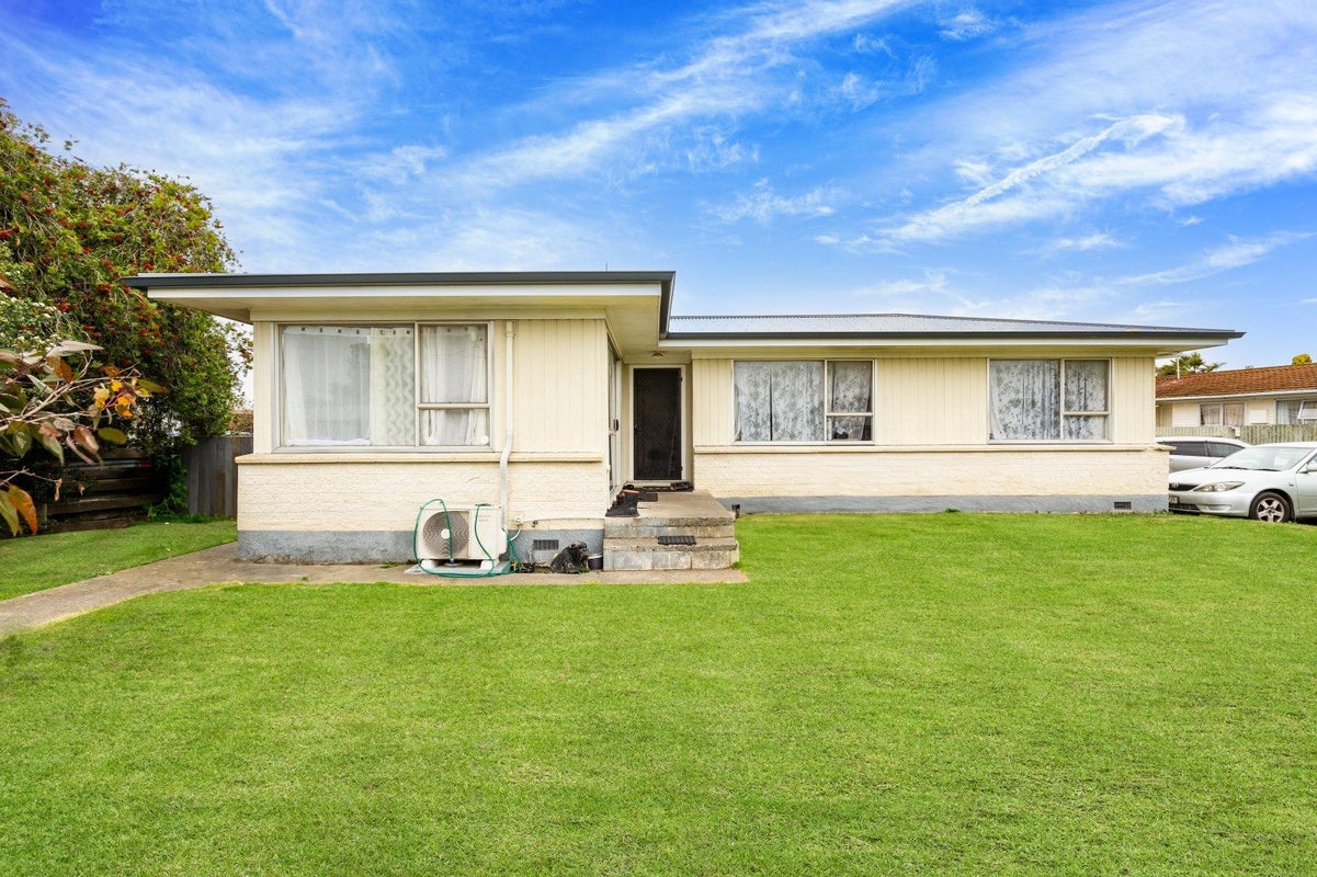 65 Liverpool Crescent, Flaxmere, Hastings - Carousel 1