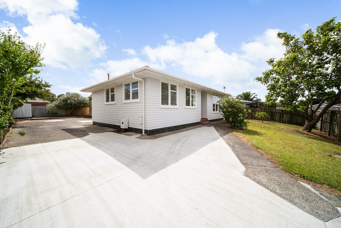 33 Convair Crescent, Mangere, Auckland - Carousel 2