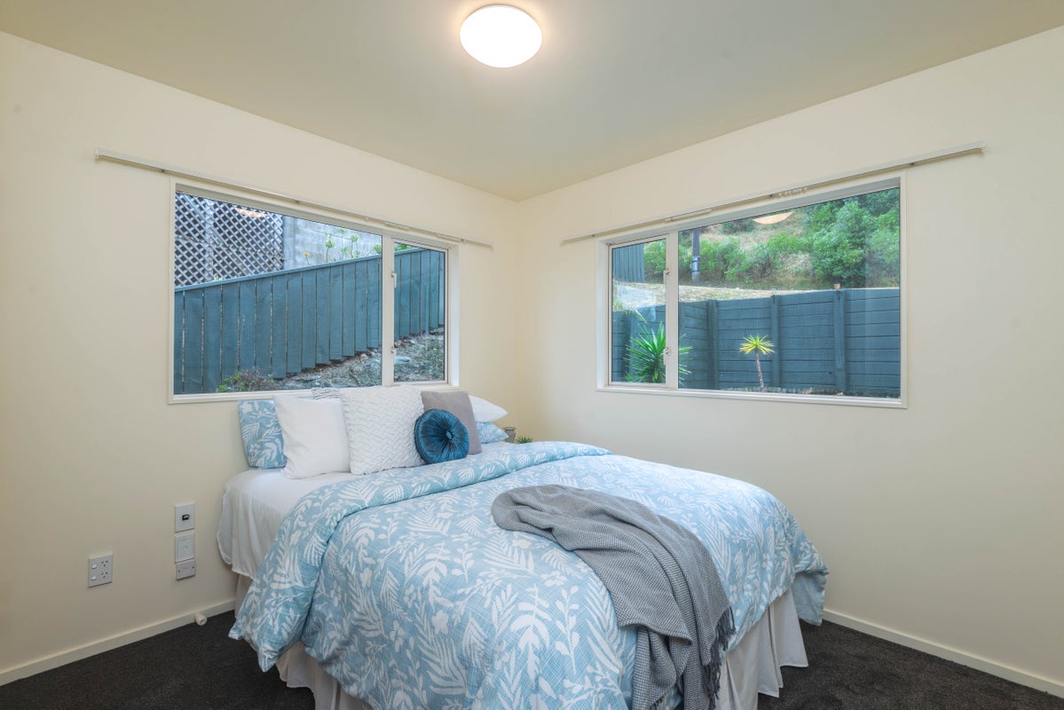 15 Chastudon Place, Tawa, Wellington - Carousel 2