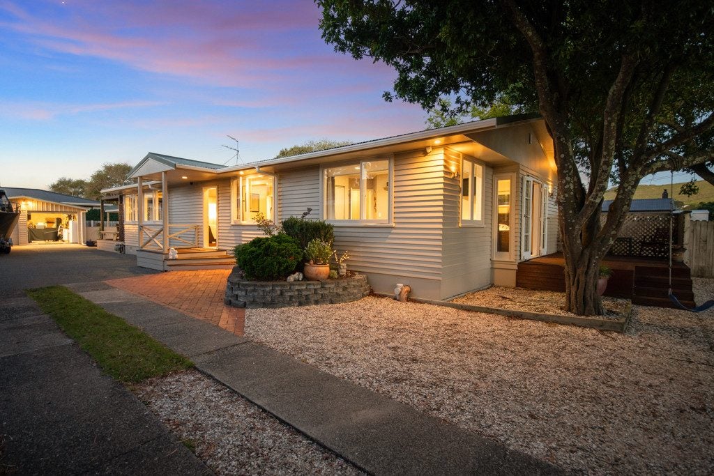 35 Muir Avenue, Mangere Bridge, Auckland - Carousel 1