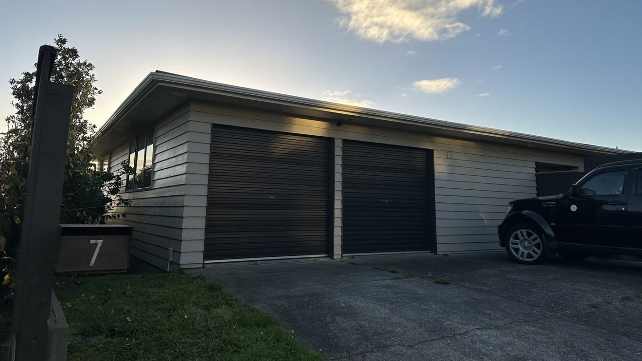 7 Tregear Place, Camborne, Porirua - Carousel 2