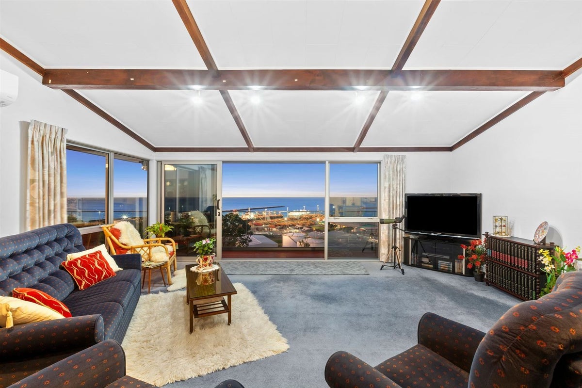 19 Findlay Street, Moturoa, New Plymouth - Carousel 2