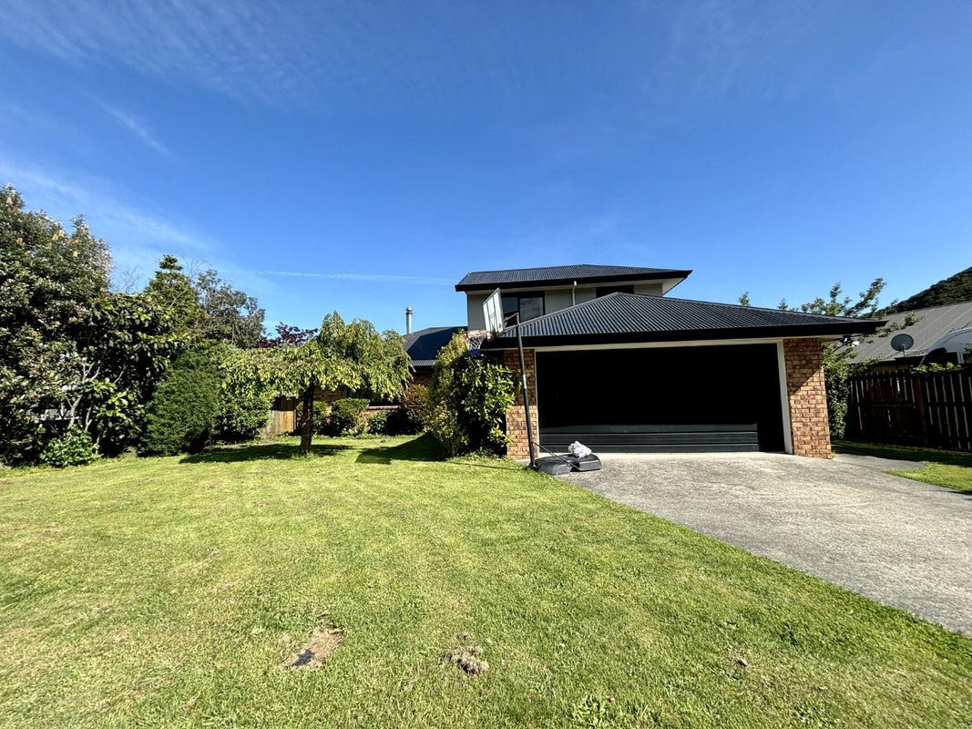 7 Glentui Place, Waikawa, Picton - Carousel 1