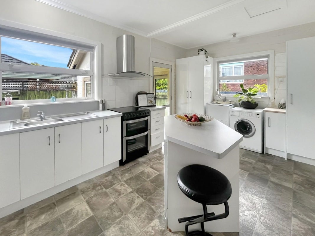 51 Manawatu Street, Hokowhitu, Palmerston North - Carousel 2