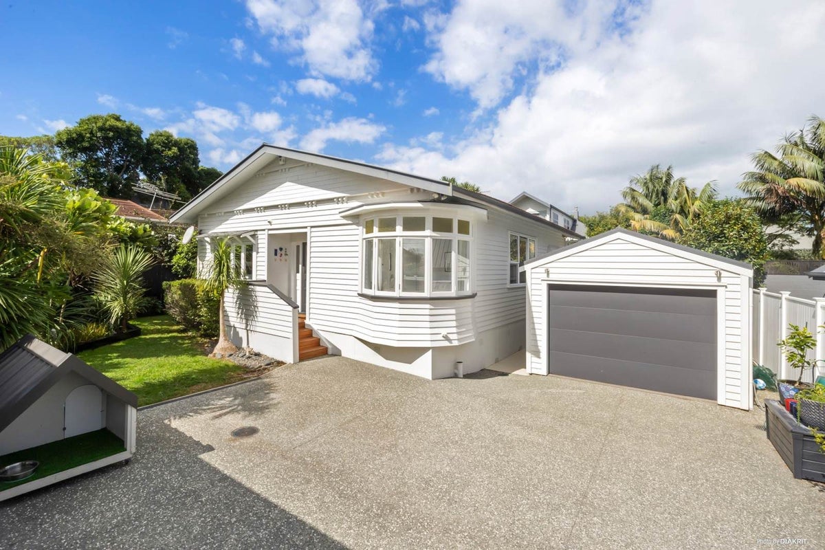 2/32 St Michaels Avenue, Point Chevalier, Auckland - Carousel 1