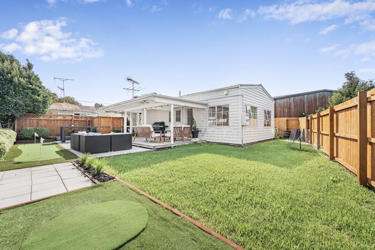 2/56 Northcote Road, Northcote, Auckland - Carousel 2