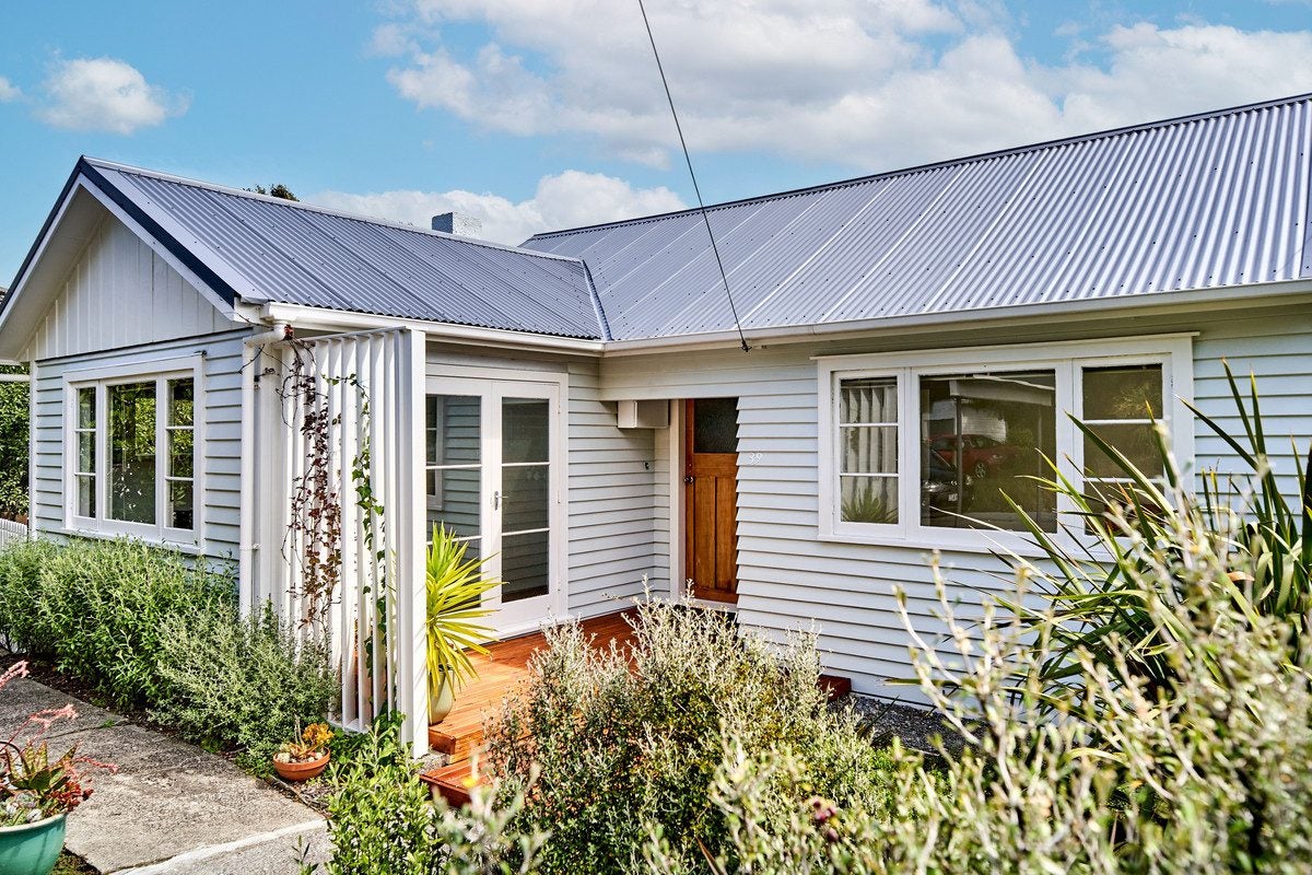 39 Cluny Road, Plimmerton, Porirua - Carousel 2