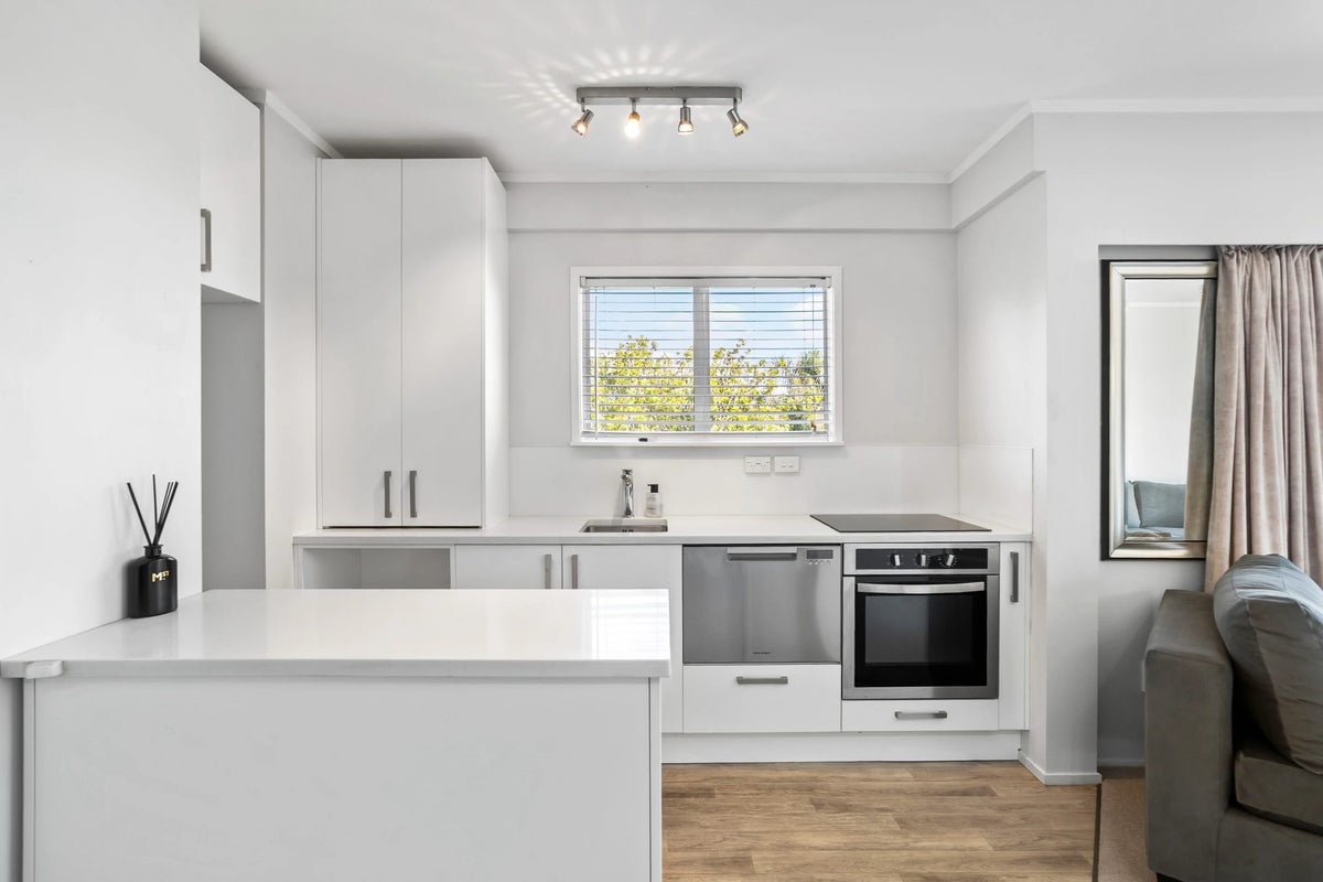 3/5 Renfrew Avenue, Sandringham, Auckland - Carousel 2