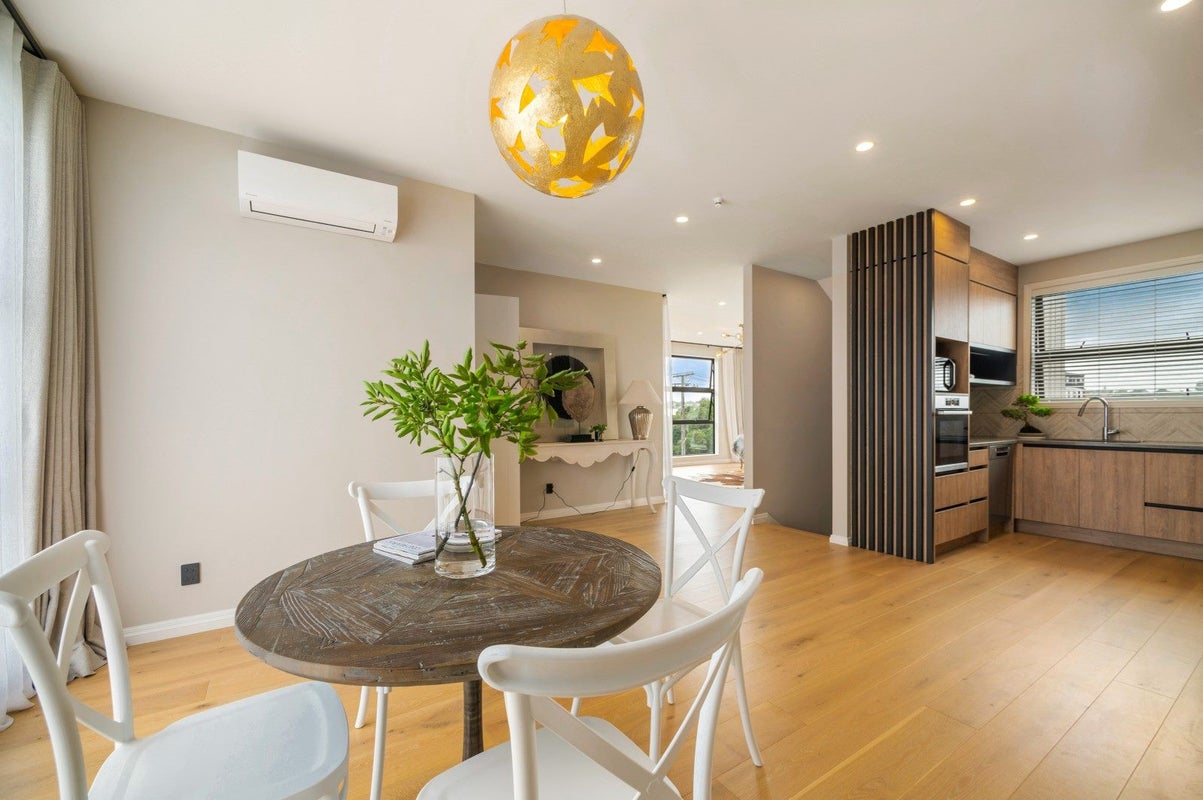 8A Aroha Avenue, Sandringham, Auckland - Carousel 1