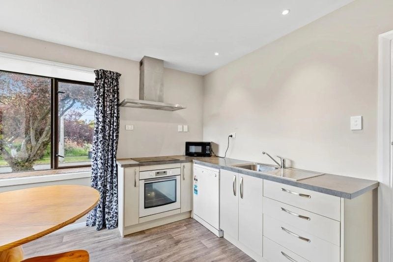 42 Attlee Crescent, Bryndwr, Christchurch - Carousel 2