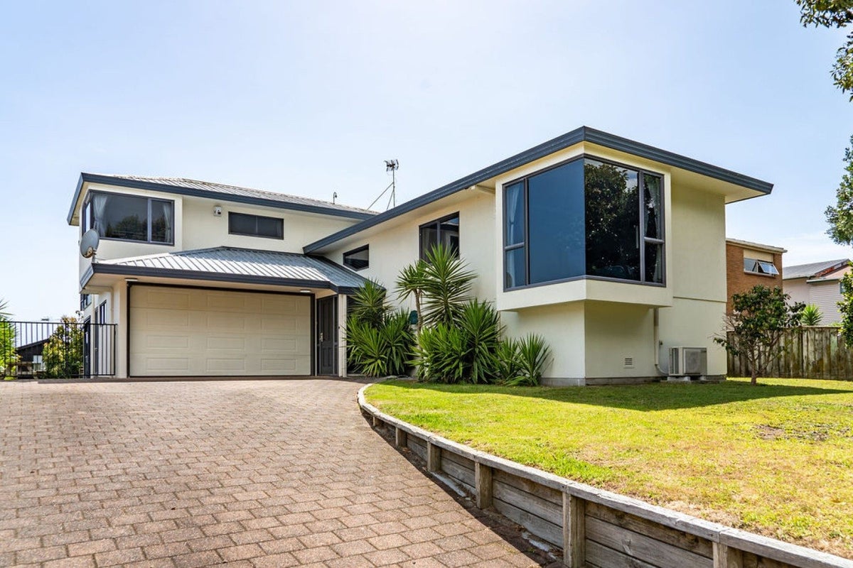 19 Simpson Road, Papamoa, Tauranga, Bay Of Plenty - Carousel 1