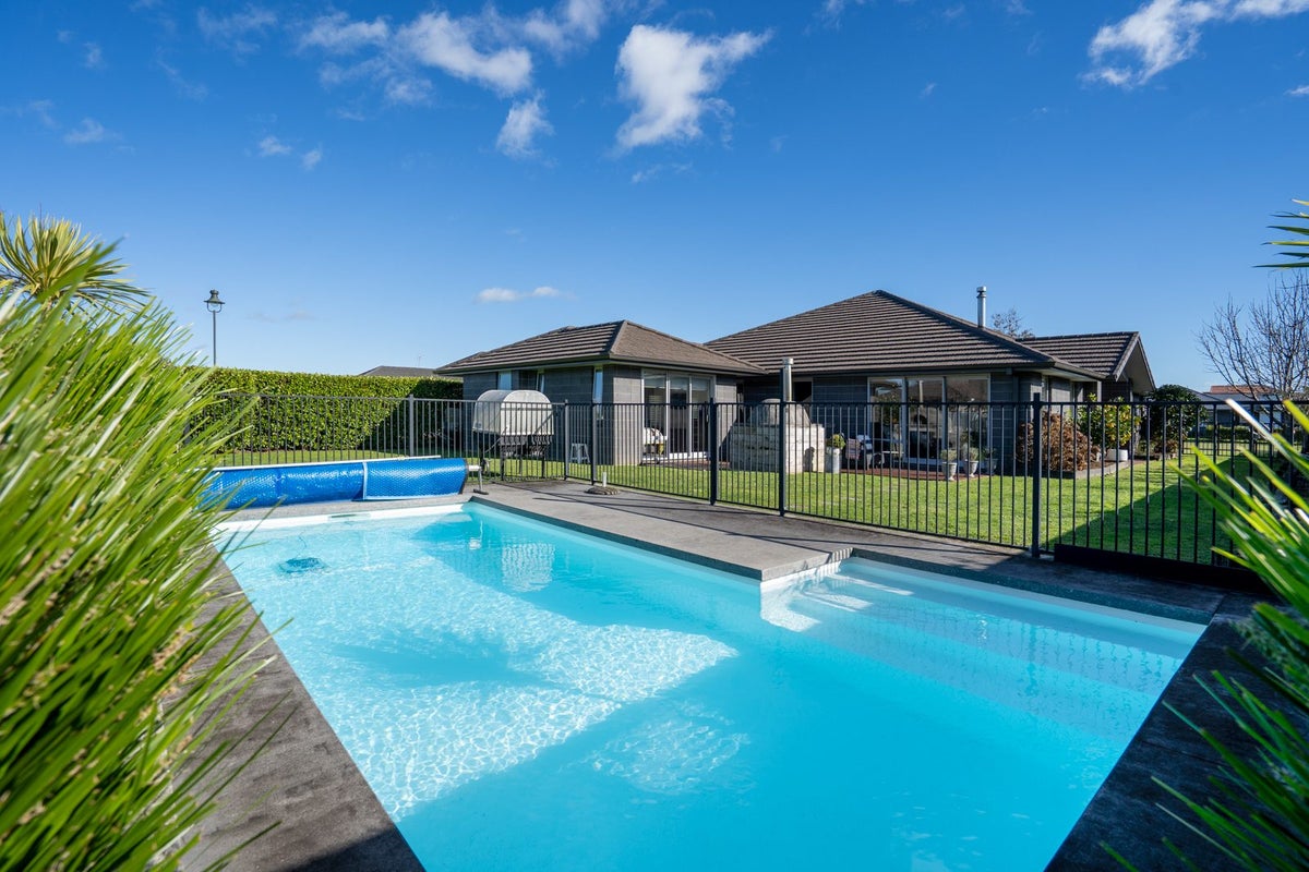 42 West Thompson Street, Leamington, Cambridge - Carousel 1