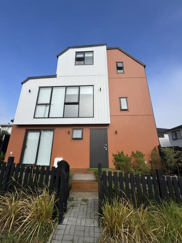 20A Gilliam Street, New Lynn, Auckland - Carousel 1