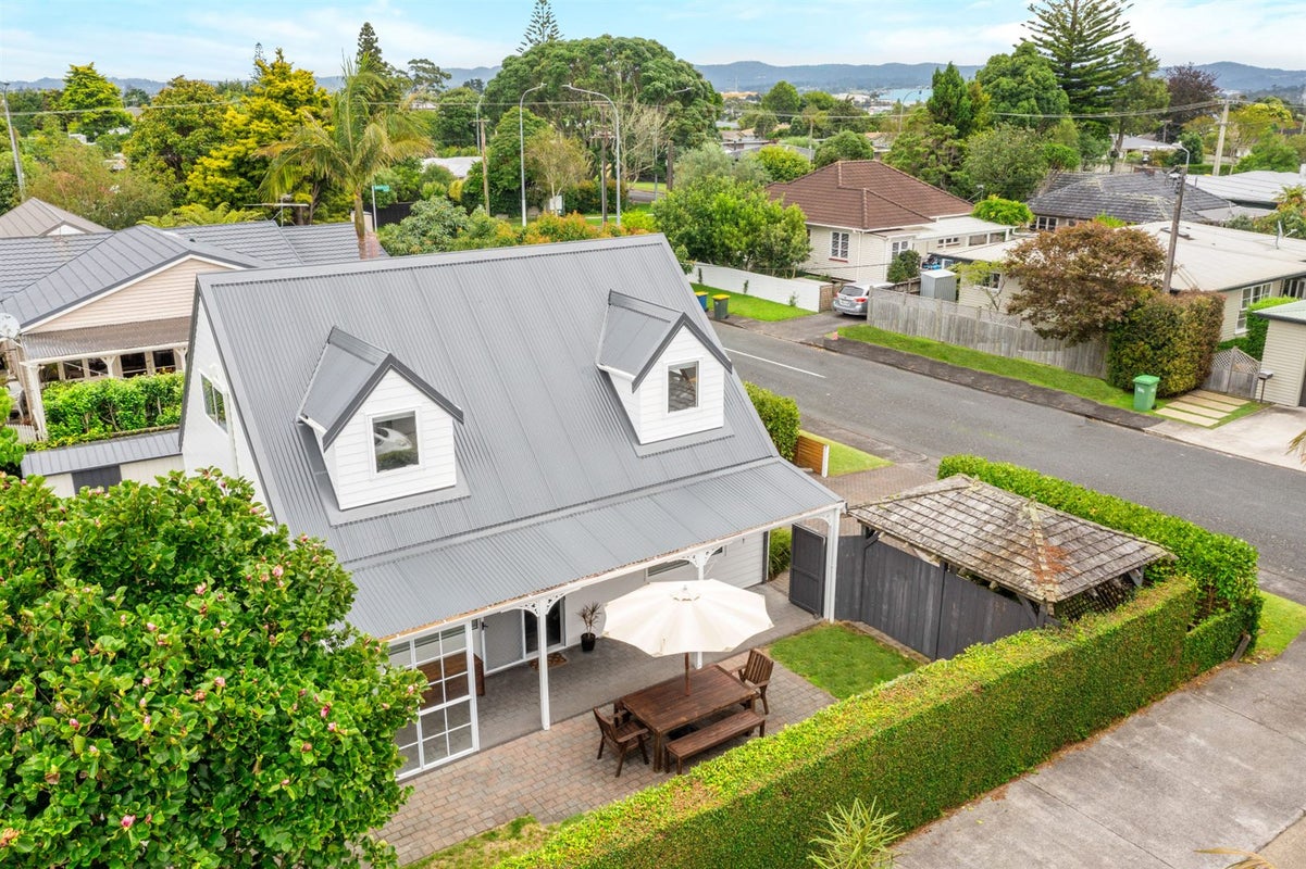 1A Barberry Lane, Te Atatu Peninsula, Auckland - Carousel 2