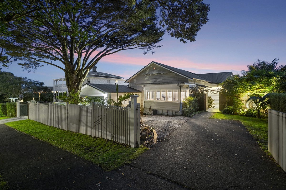 1 Brett Avenue, Takapuna, Auckland - Carousel 1
