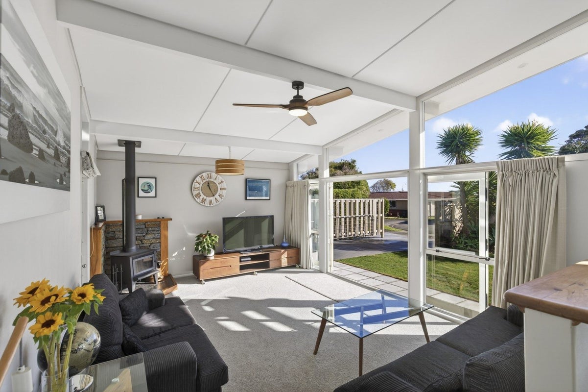 25 Waiwera Place, Merrilands, New Plymouth - Carousel 2