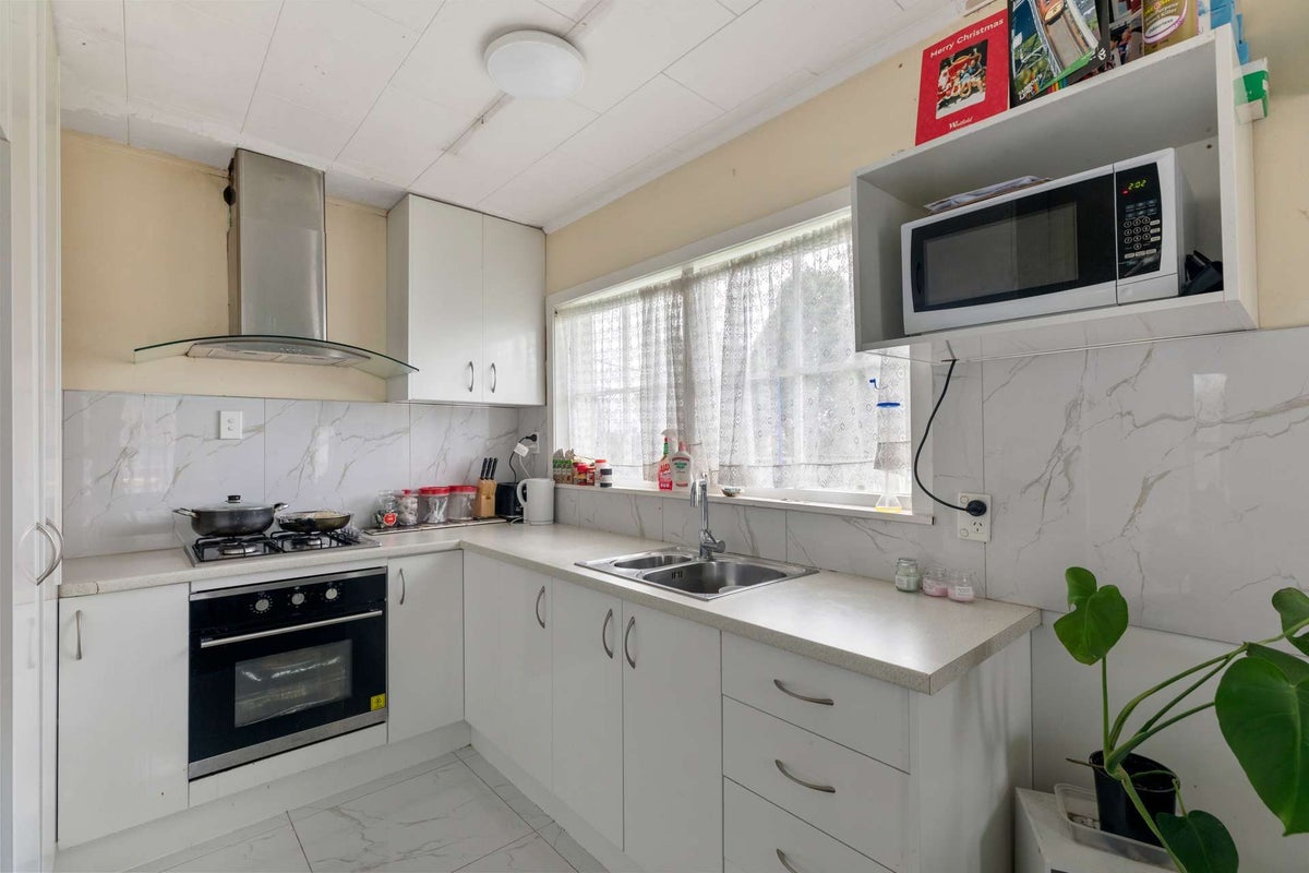 1/28 Alfriston Road, Manurewa East, Auckland - Carousel 1