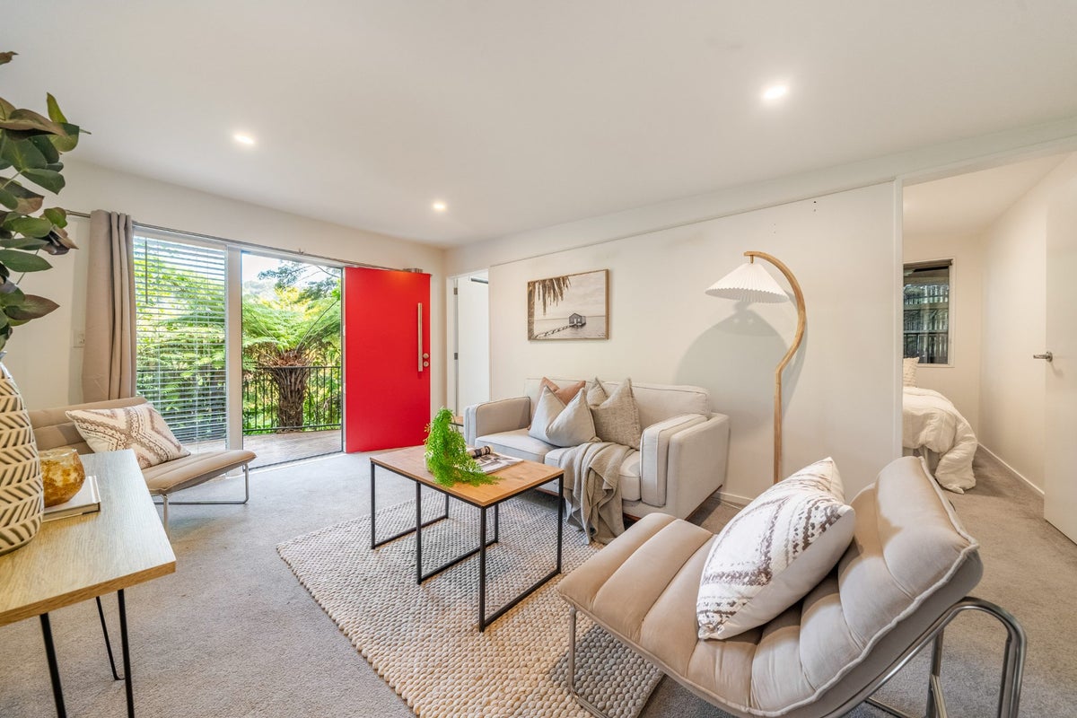 90 Blue Mountains Road, Pinehaven, Upper Hutt - Carousel 2