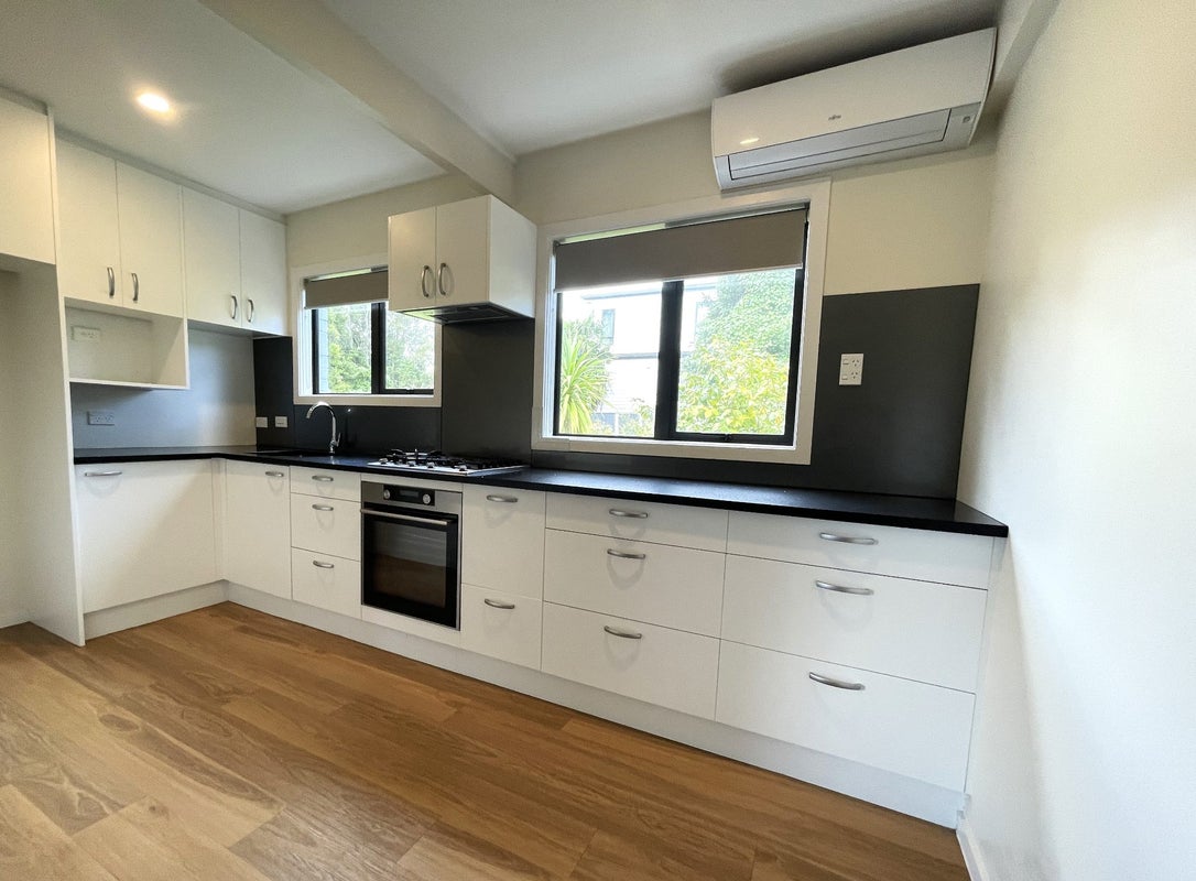 1/29 Camelot Place, Glenfield, Auckland - Carousel 1