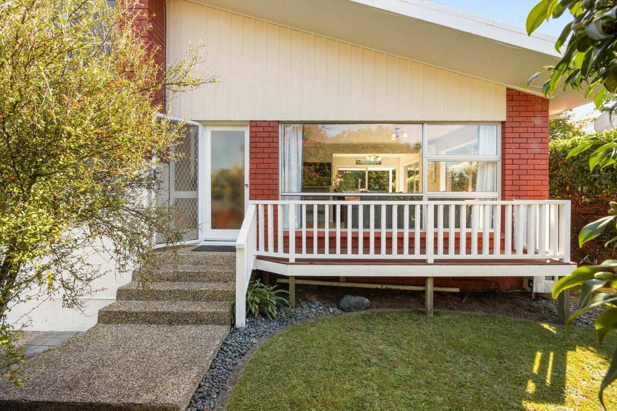 5 Lorraine Place, Glenview, Hamilton - Carousel 2