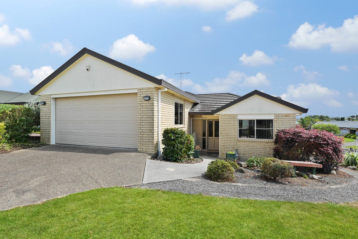 137 Rototuna Road, Rototuna, Hamilton - Carousel 1