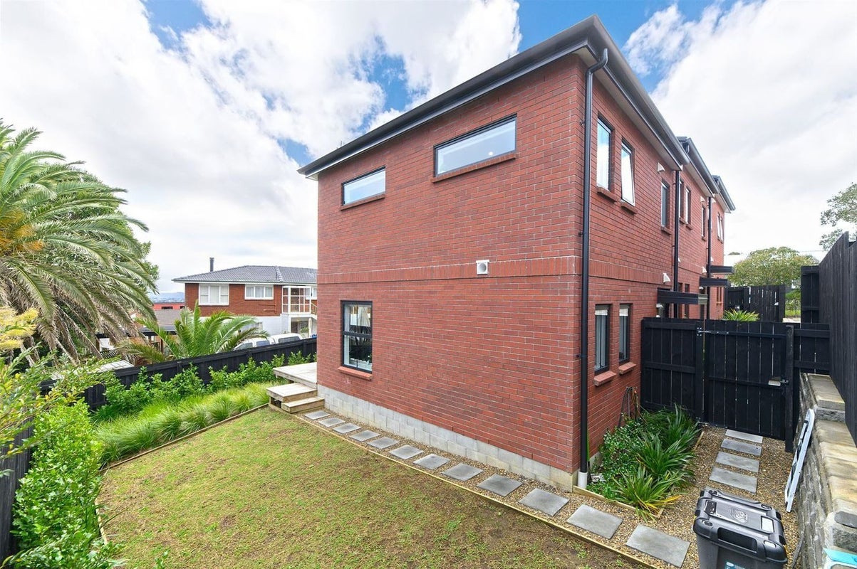 13/15 Sunhill Road, Sunnyvale, Auckland - Carousel 15