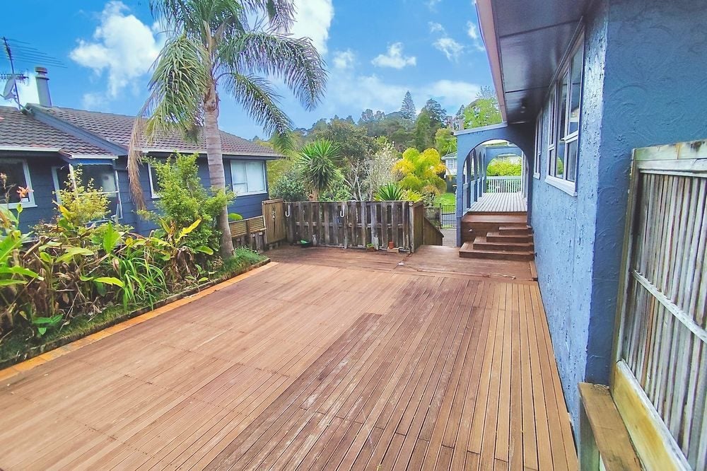 29 Staincross Street, Green Bay, Auckland - Carousel 2