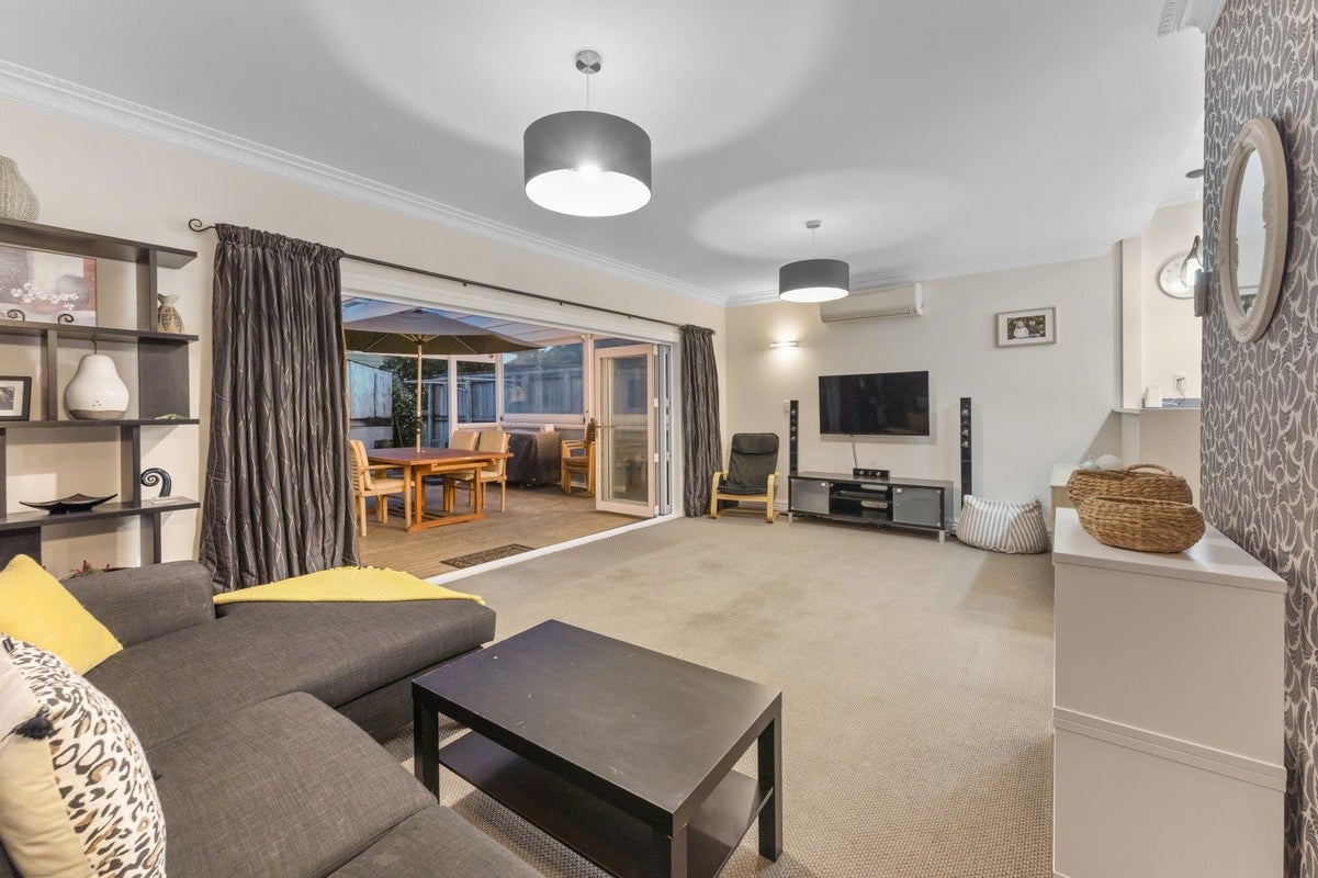 154 Kings Crescent, Hutt Central, Lower Hutt - Carousel 24
