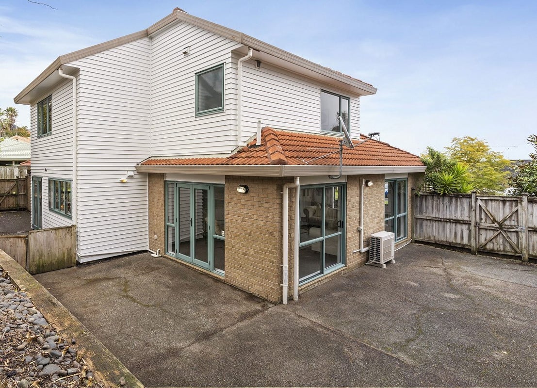 2 Margaret Henry Crescent, Oteha, Auckland - Carousel 17