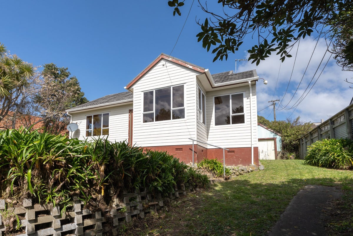 8 Hindmarsh Street, Johnsonville, Wellington - Carousel 1