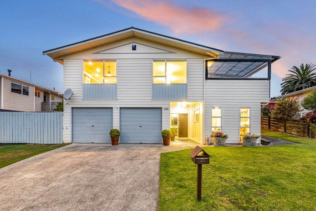 123 Spinnaker Drive, Whitby, Porirua - Carousel 1