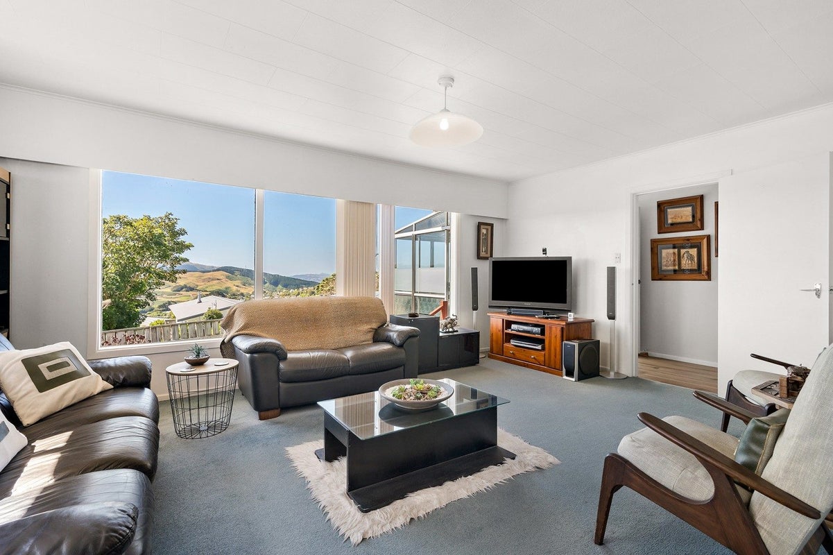 30 Carluke Street, Paparangi, Wellington - Carousel 2
