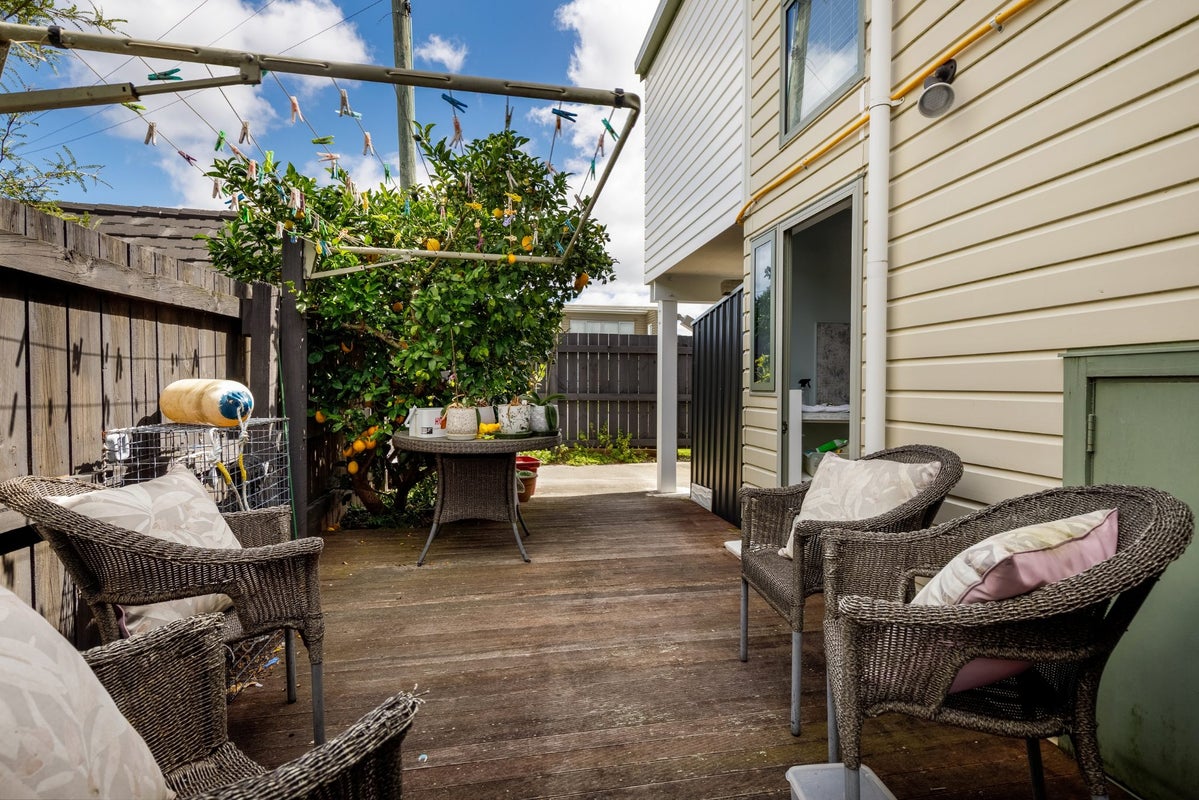 2 Marina Drive, Waikawa, Picton - Carousel 1