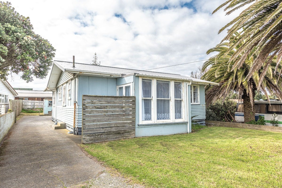 12 Morgan Street, Castlecliff, Whanganui - Carousel 1