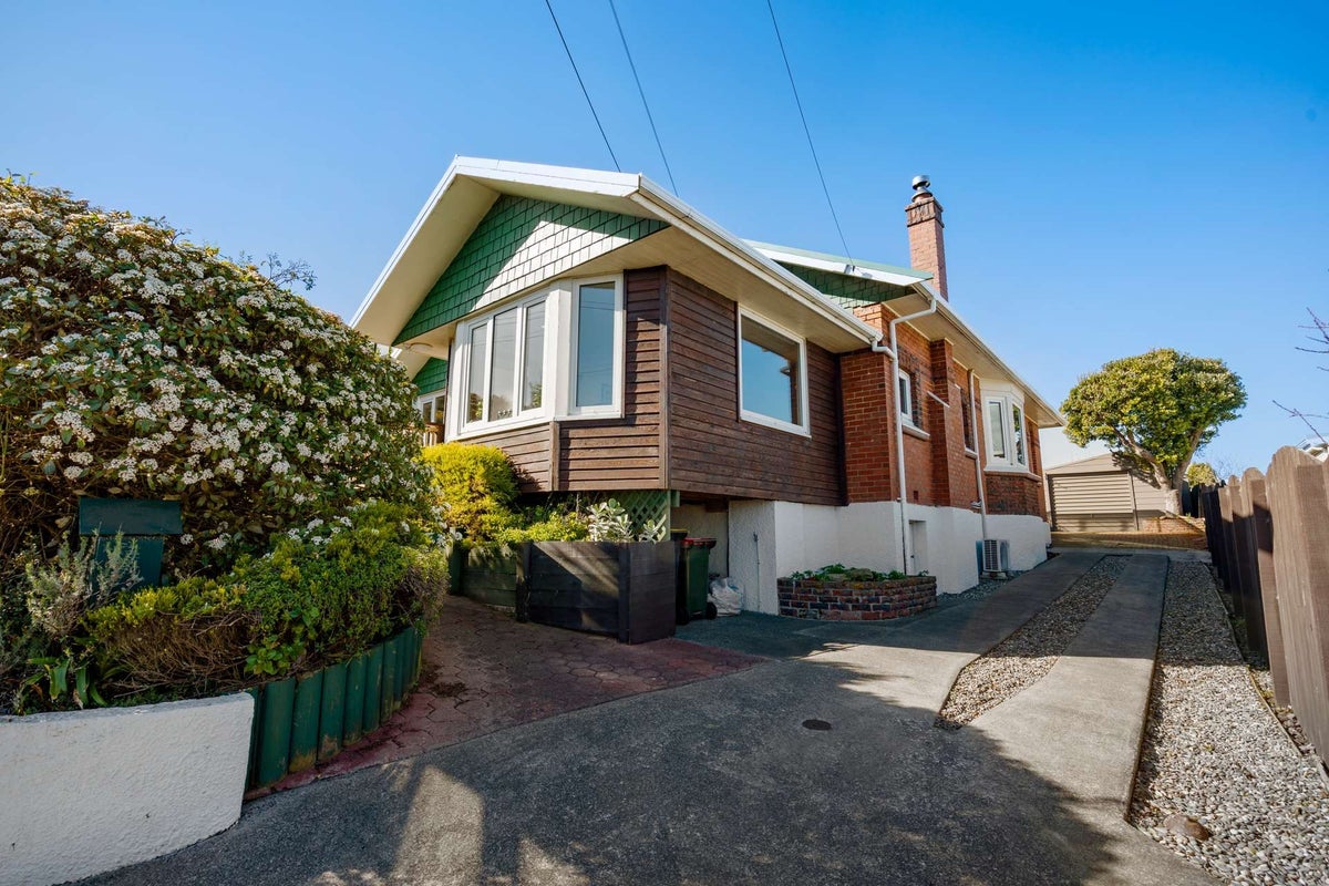 24 Stirling Street, Andersons Bay, Dunedin - Carousel 1