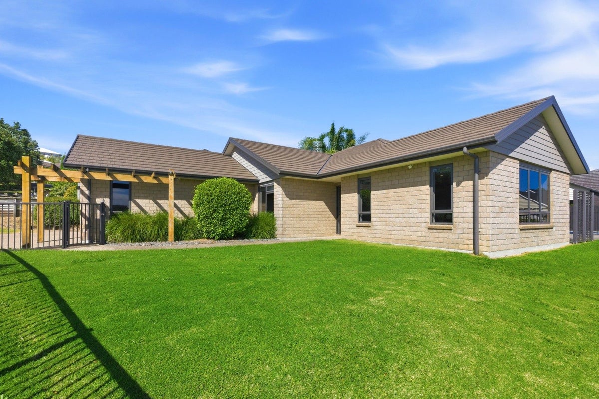 14 Caldera Crescent, Pyes Pa, Tauranga - Carousel 2