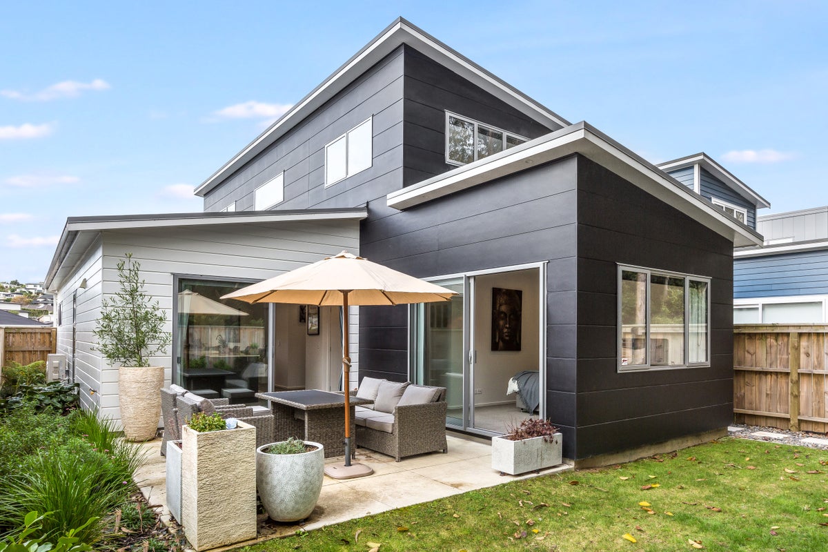 3F Breakwater Way, Whitby, Porirua - Carousel 2