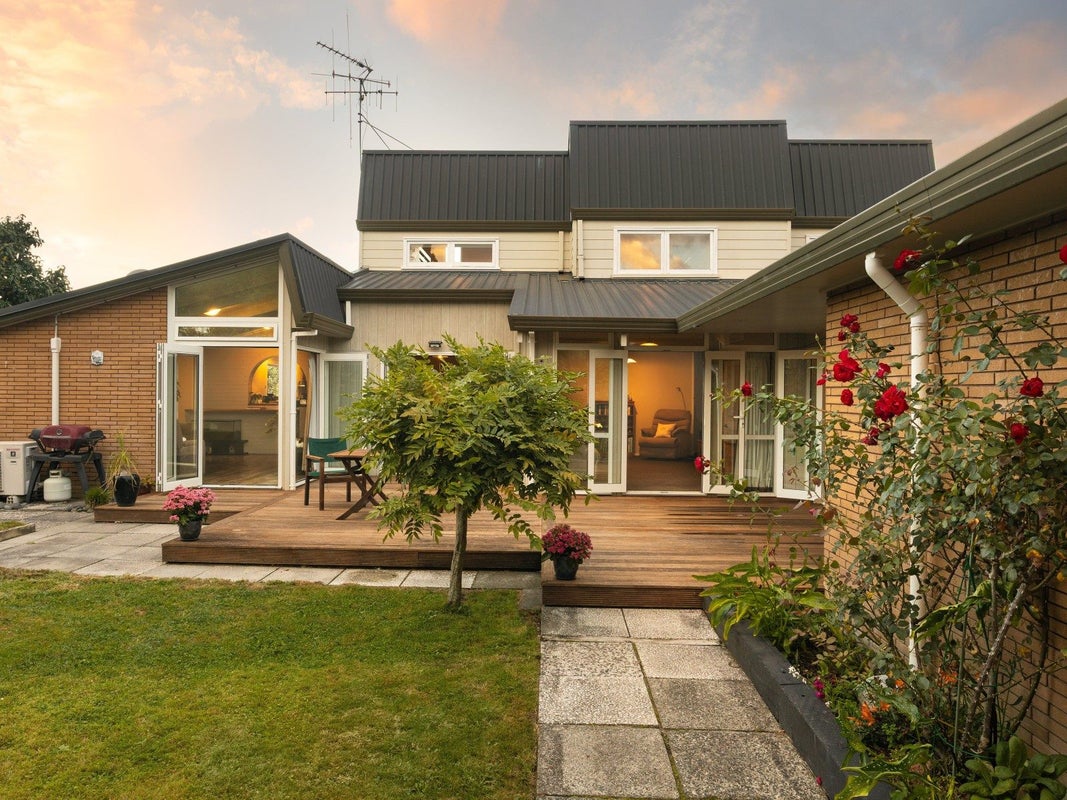 23 Gilbass Avenue, Hamilton Lake, Hamilton - Carousel 3
