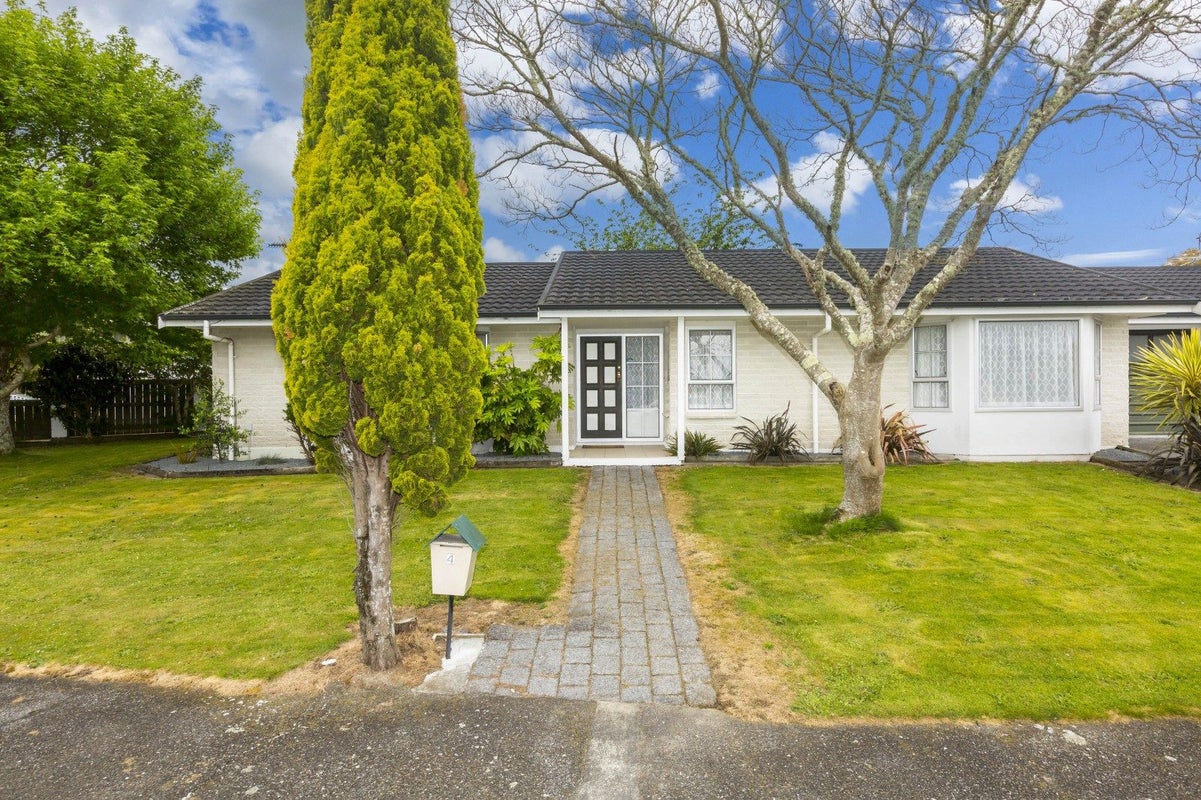 4 Roband Crescent, Brown Owl, Upper Hutt - Carousel 1